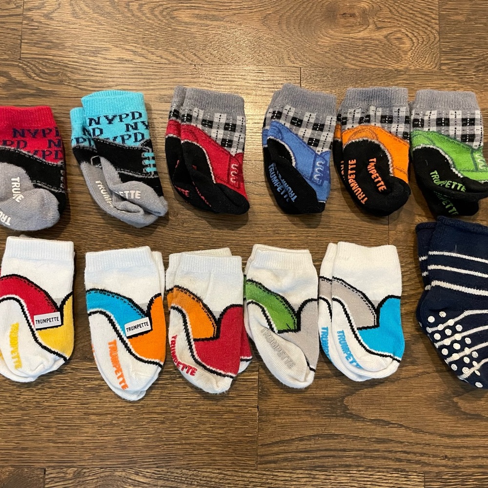12 pair of gently used infant socks